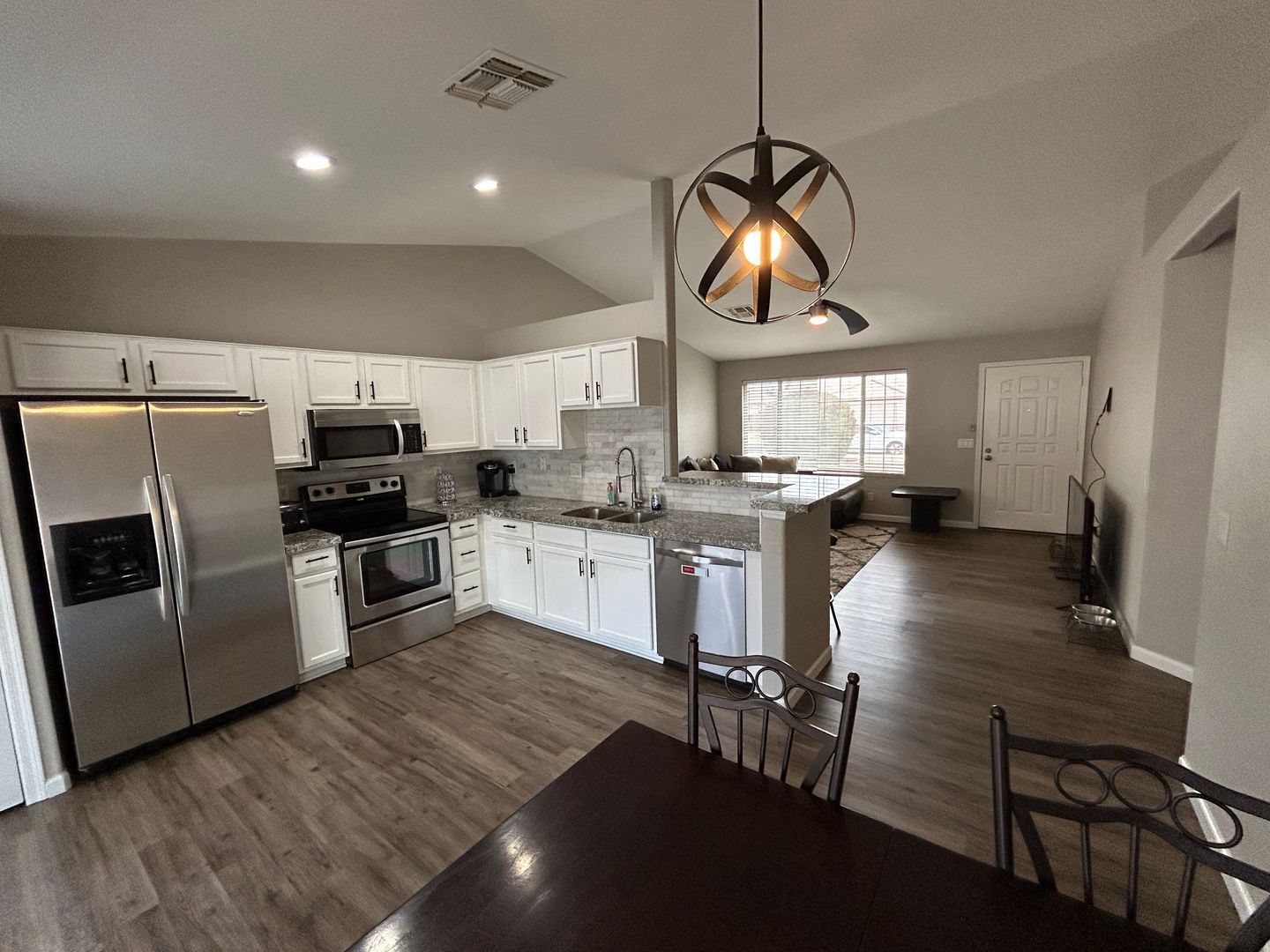 Updated 3 bedroom / 2 bathroom home located in Parke Row ready for early April move-in property image