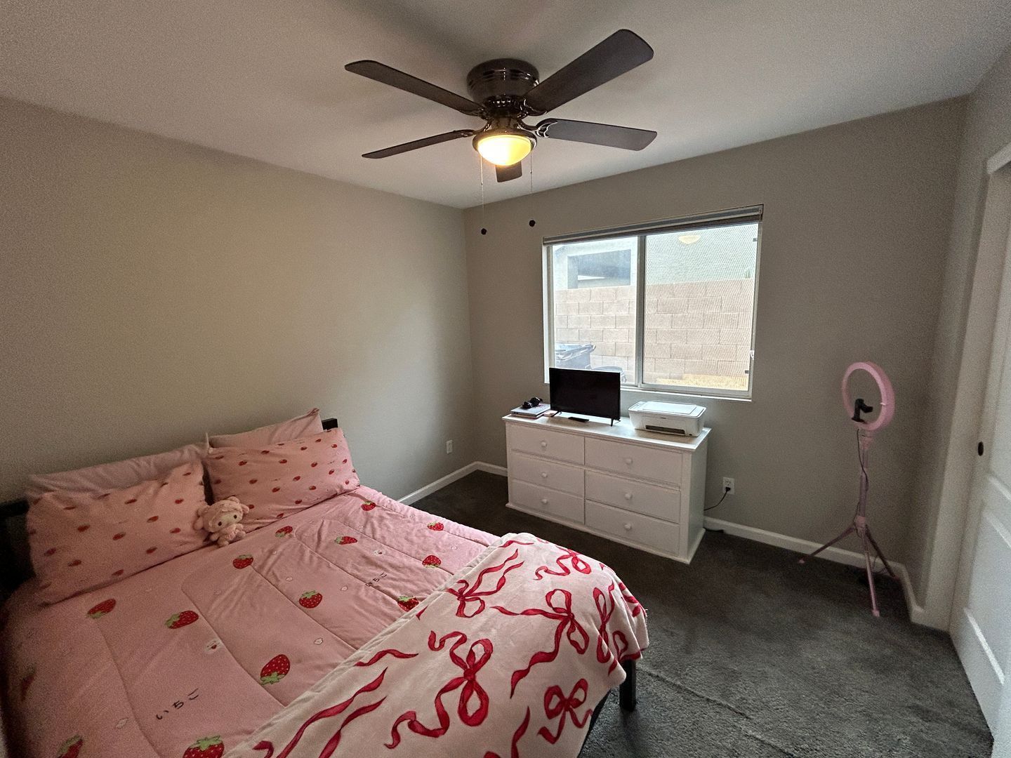 Updated 3 bedroom / 2 bathroom home located in Parke Row ready for early April move-in property image