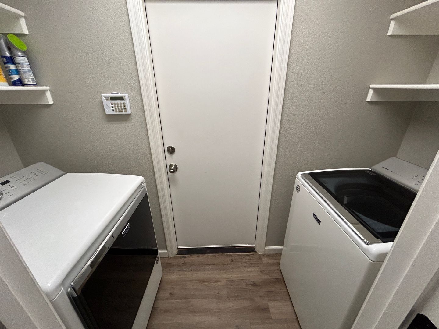 Updated 3 bedroom / 2 bathroom home located in Parke Row ready for early April move-in property image