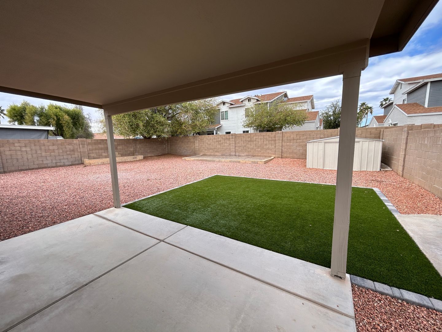 Updated 3 bedroom / 2 bathroom home located in Parke Row ready for early April move-in property image