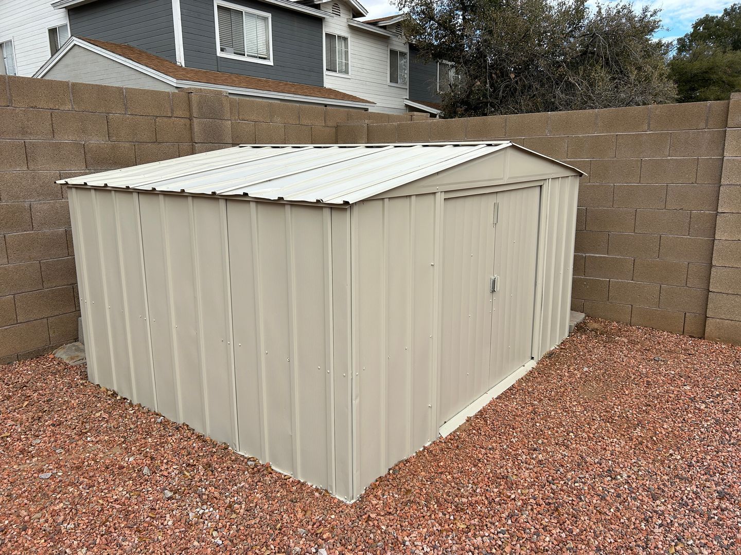 Updated 3 bedroom / 2 bathroom home located in Parke Row ready for early April move-in property image