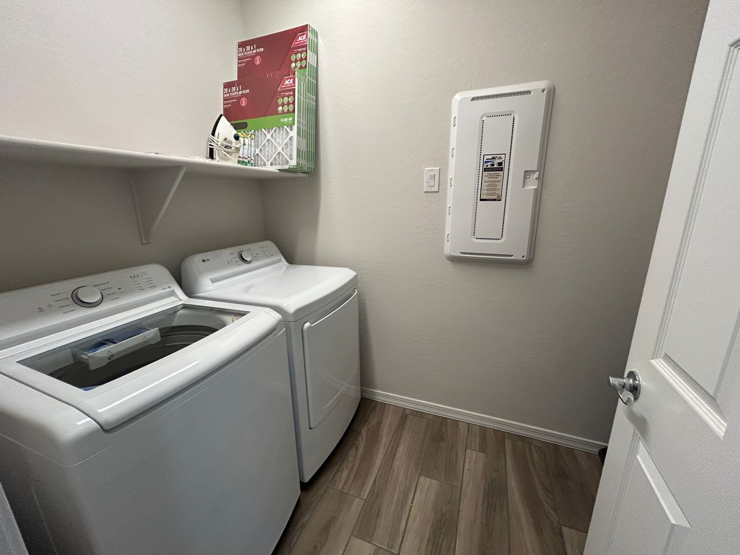 Home Built in 2025 - 2 bedroom (plus den), 2 bathroom FURNISHED - ready for immediate move-in property image