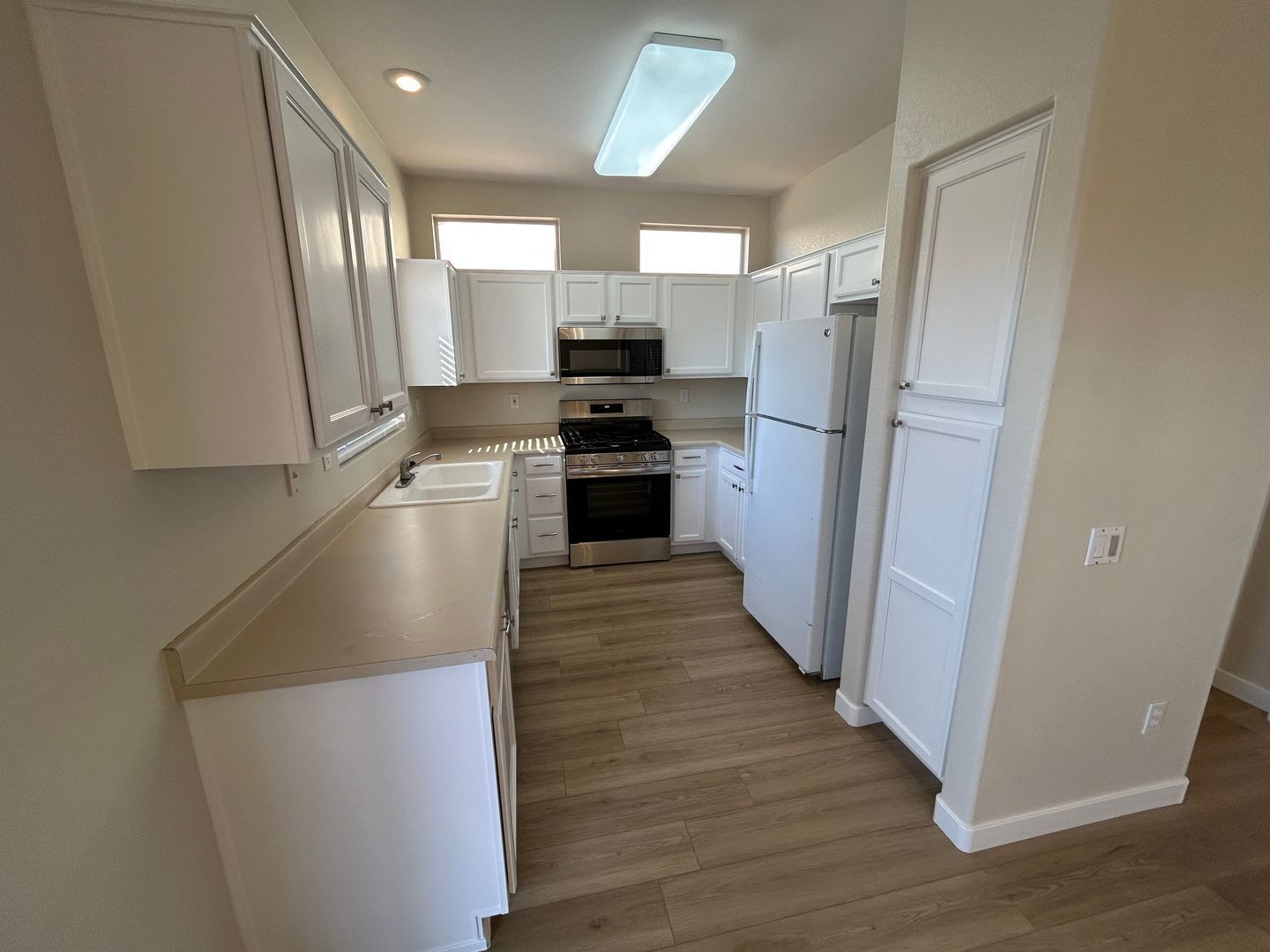 Nicely updated 2 bedroom / 2 bathroom home in Sun City West ready for immediate move-in !! property image