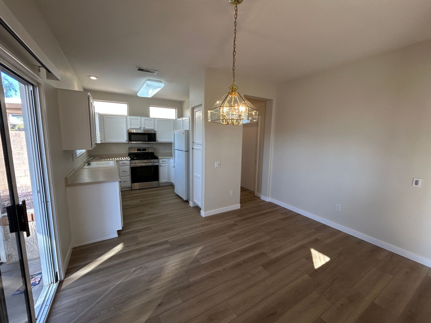 Nicely updated 2 bedroom / 2 bathroom home in Sun City West ready for immediate move-in !! property image