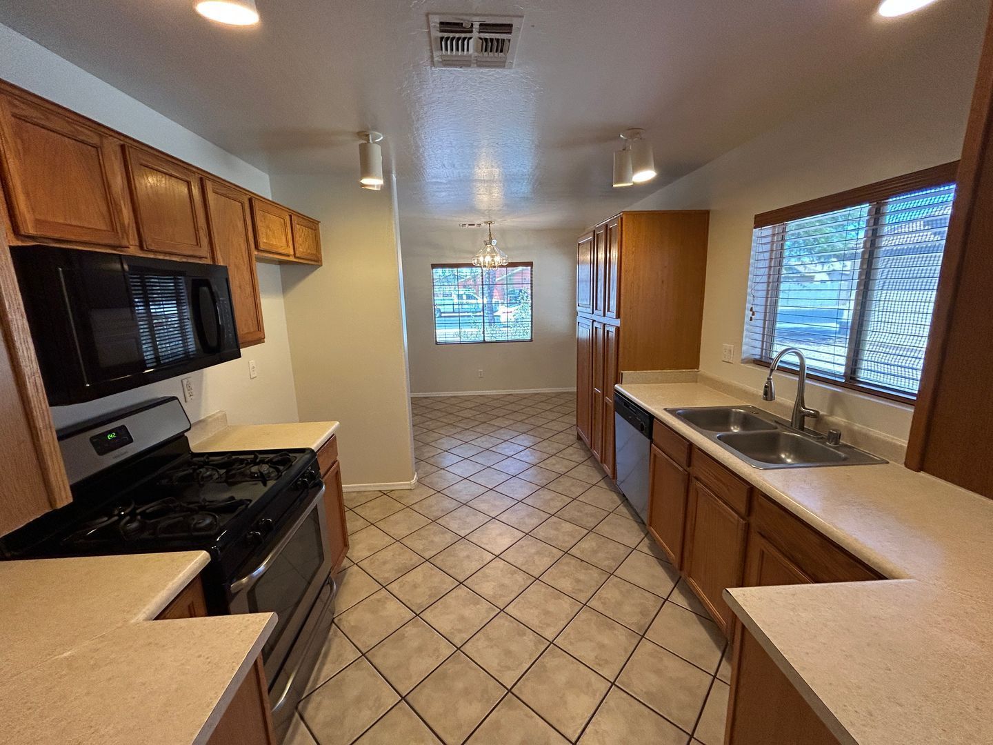 Updated 3 bedroom / 2 bathroom home in Parque Verde ready for May 1st move-in property image
