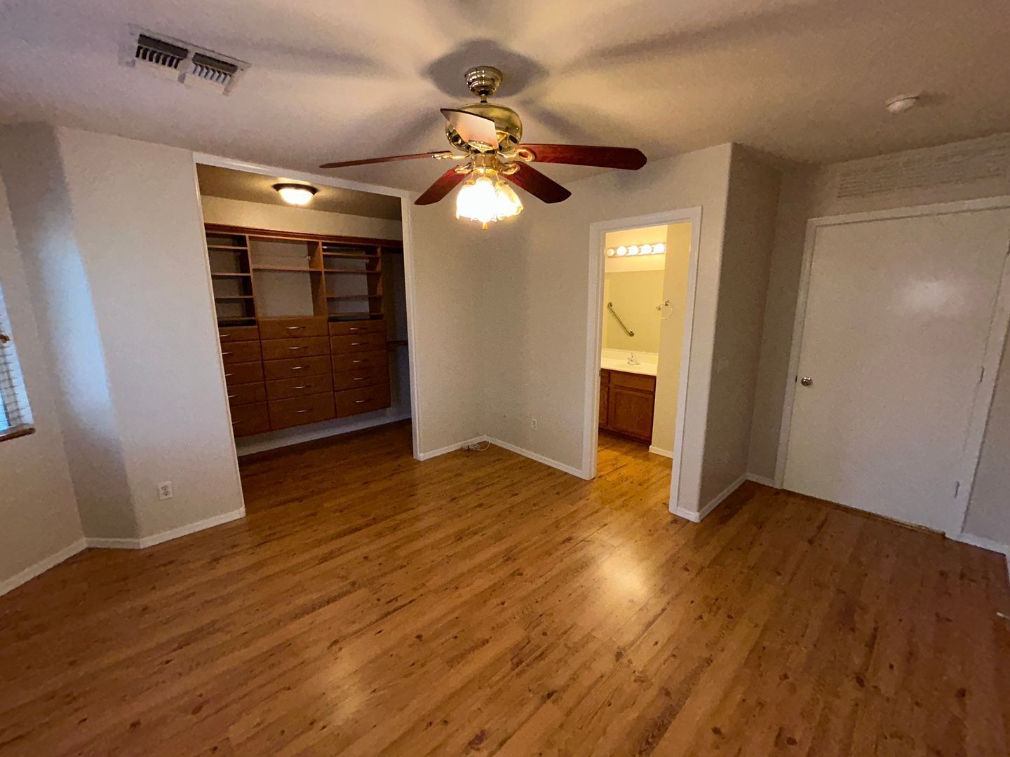 Updated 3 bedroom / 2 bathroom home in Parque Verde ready for May 1st move-in property image