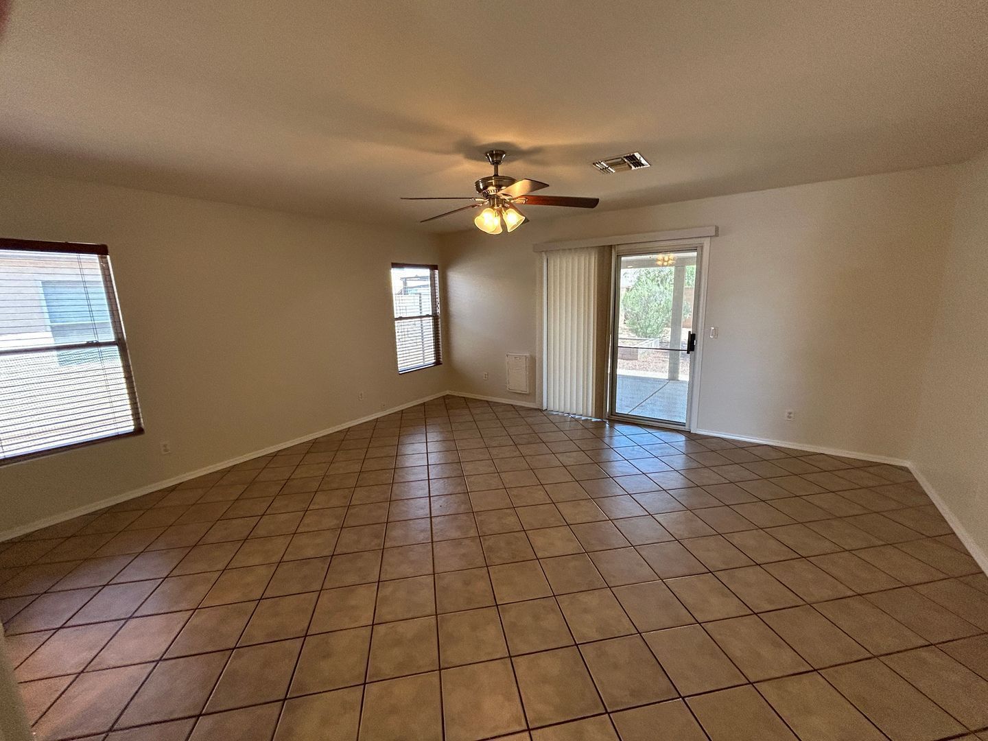 Updated 3 bedroom / 2 bathroom home in Parque Verde ready for May 1st move-in property image