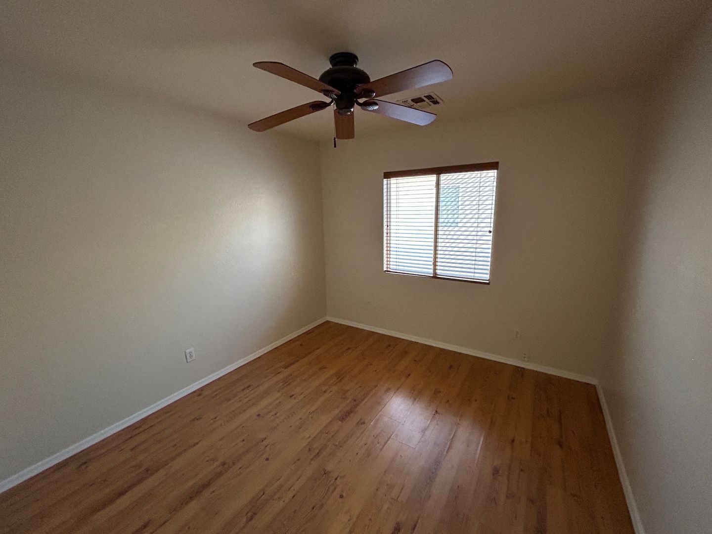 Updated 3 bedroom / 2 bathroom home in Parque Verde ready for May 1st move-in property image