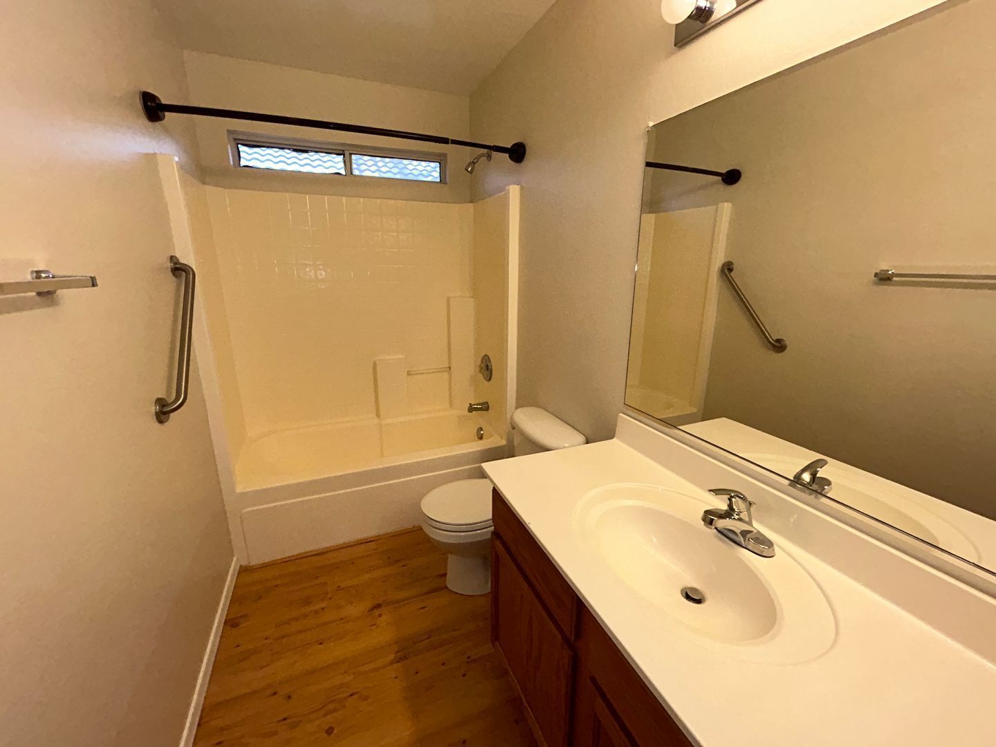 Updated 3 bedroom / 2 bathroom home in Parque Verde ready for May 1st move-in property image