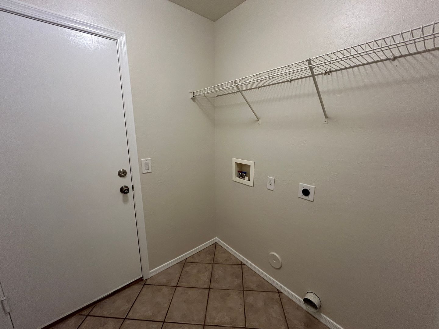 Updated 3 bedroom / 2 bathroom home in Parque Verde ready for May 1st move-in property image