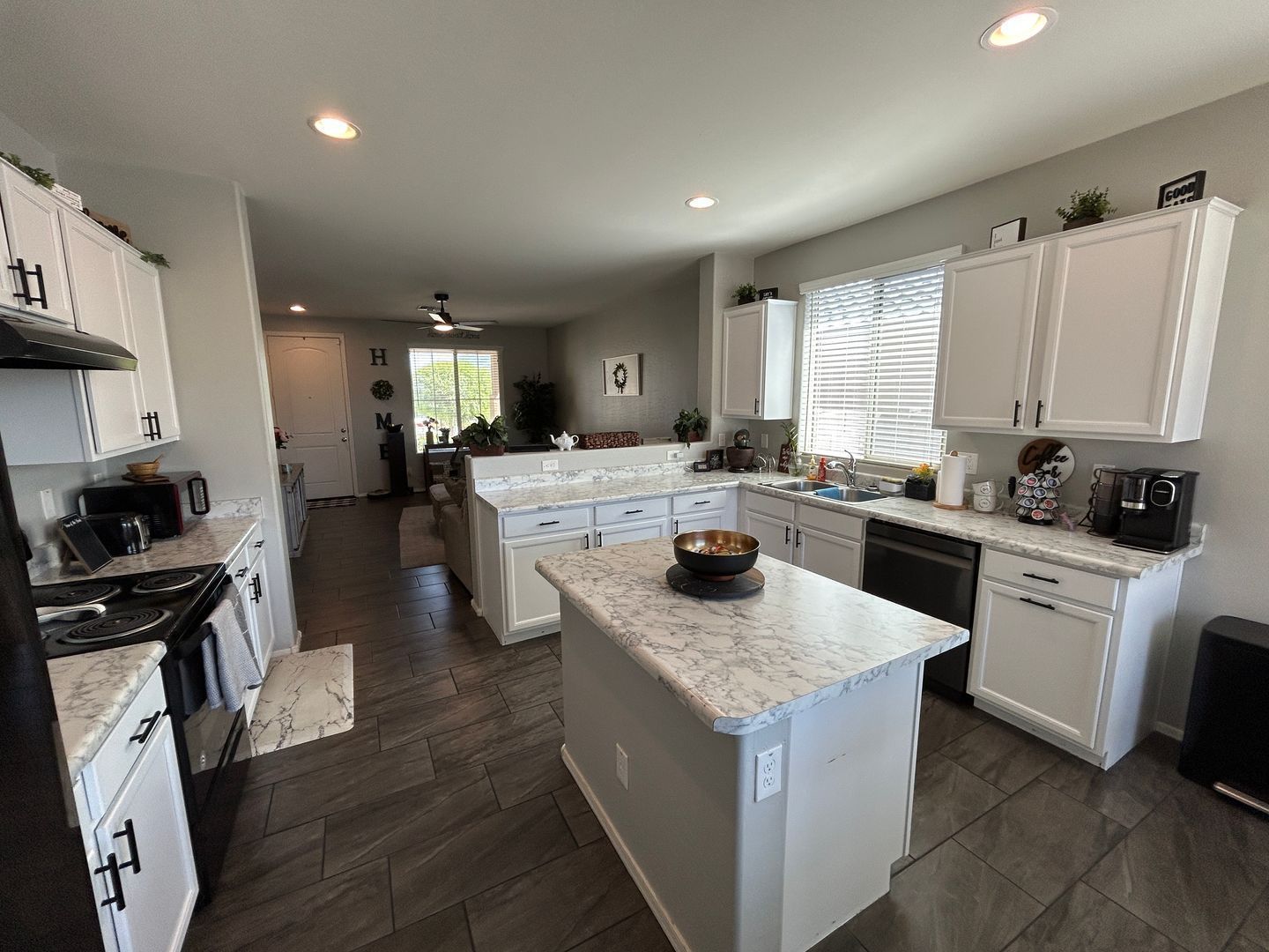 Beautiful 3 bedroom / 2 bathroom home in Austin Ranch ready for  an Early June move-in property image