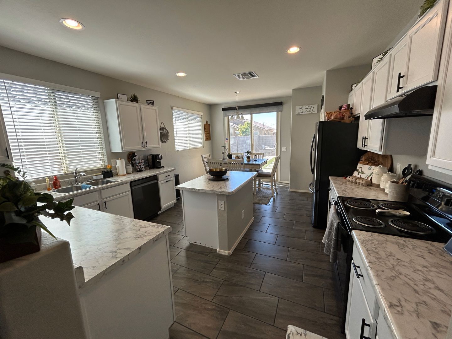 Beautiful 3 bedroom / 2 bathroom home in Austin Ranch ready for  an Early June move-in property image