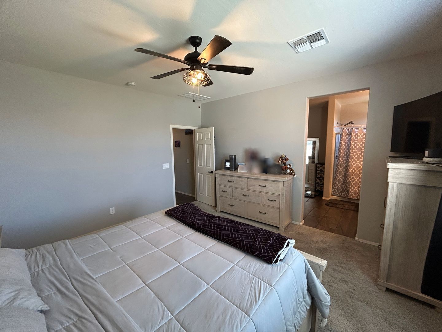 Beautiful 3 bedroom / 2 bathroom home in Austin Ranch ready for  an Early June move-in property image