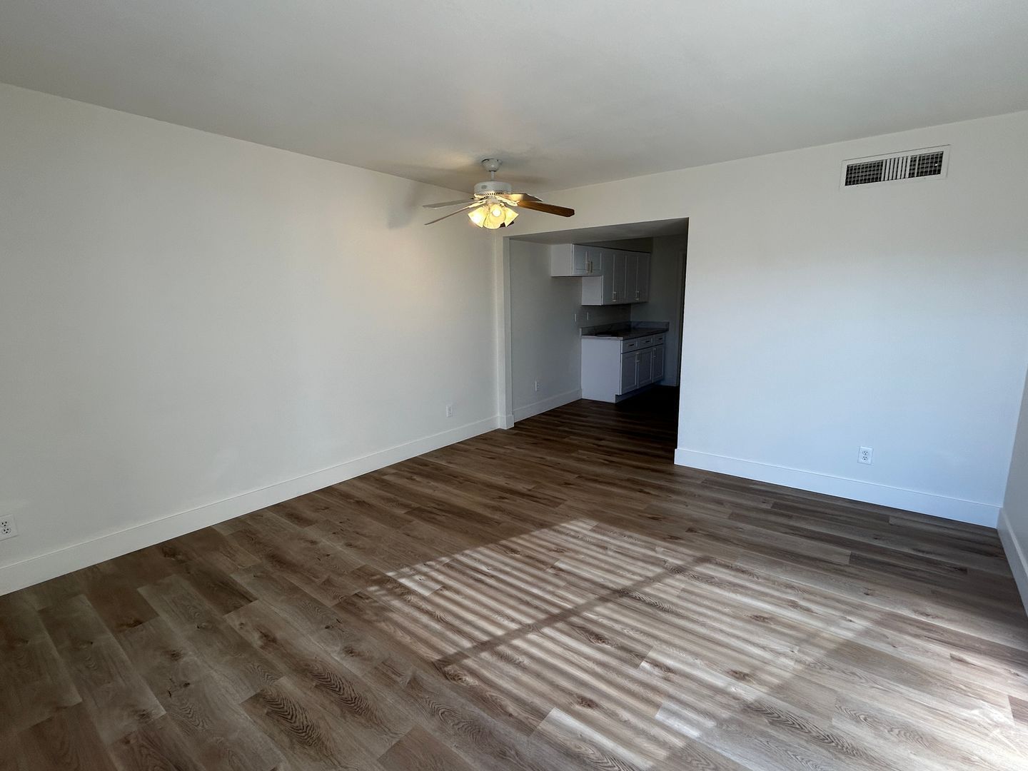 Recently remodeled 2 bedroom / 1 bathroom duplex ready for early May move in property image