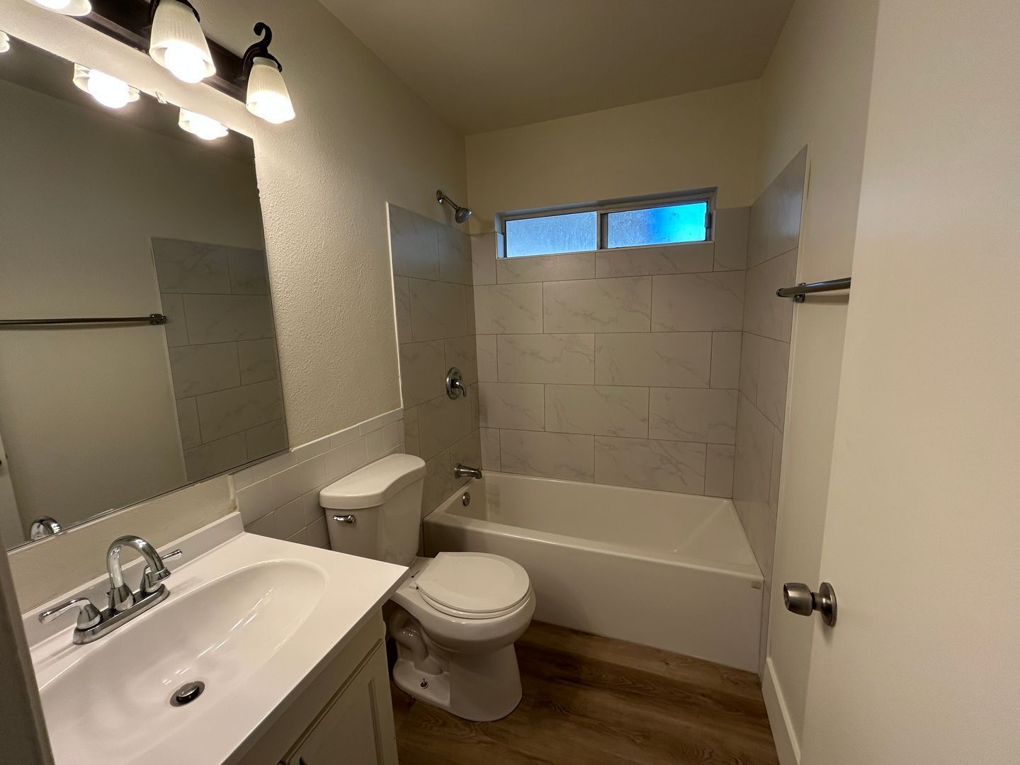 Recently remodeled 2 bedroom / 1 bathroom duplex ready for early May move in property image