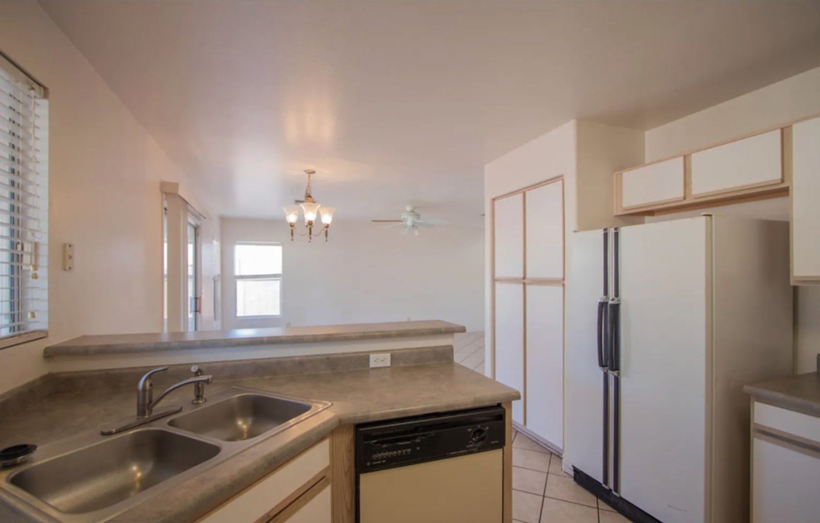 Spacious 4/2 split-level home Ready for an early May move in! property image