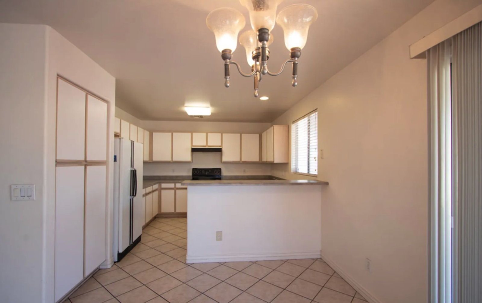 Spacious 4/2 split-level home Ready for an early May move in! property image