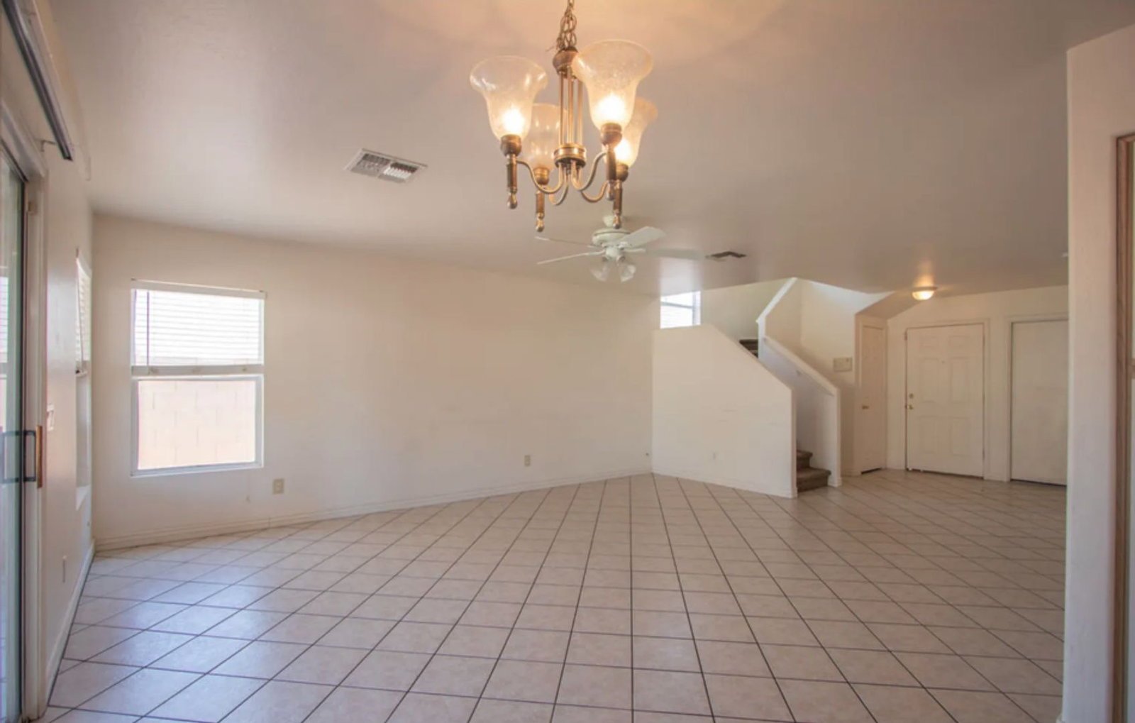 Spacious 4/2 split-level home Ready for an early May move in! property image