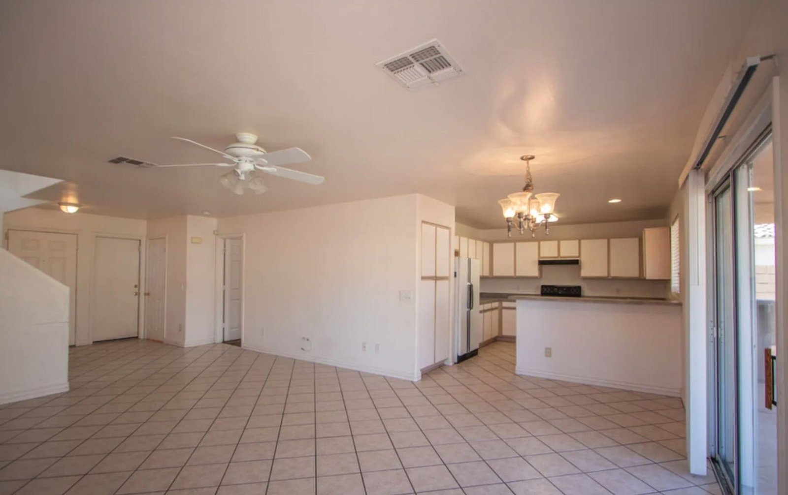 Spacious 4/2 split-level home Ready for an early May move in! property image