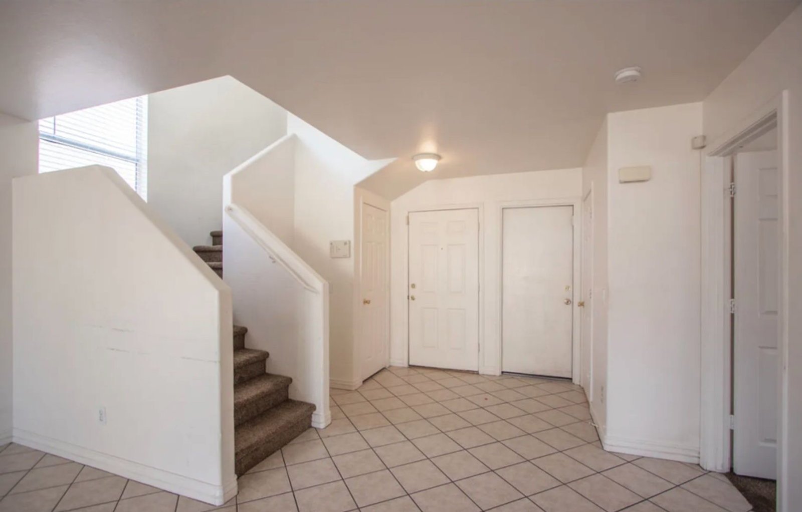 Spacious 4/2 split-level home Ready for an early May move in! property image