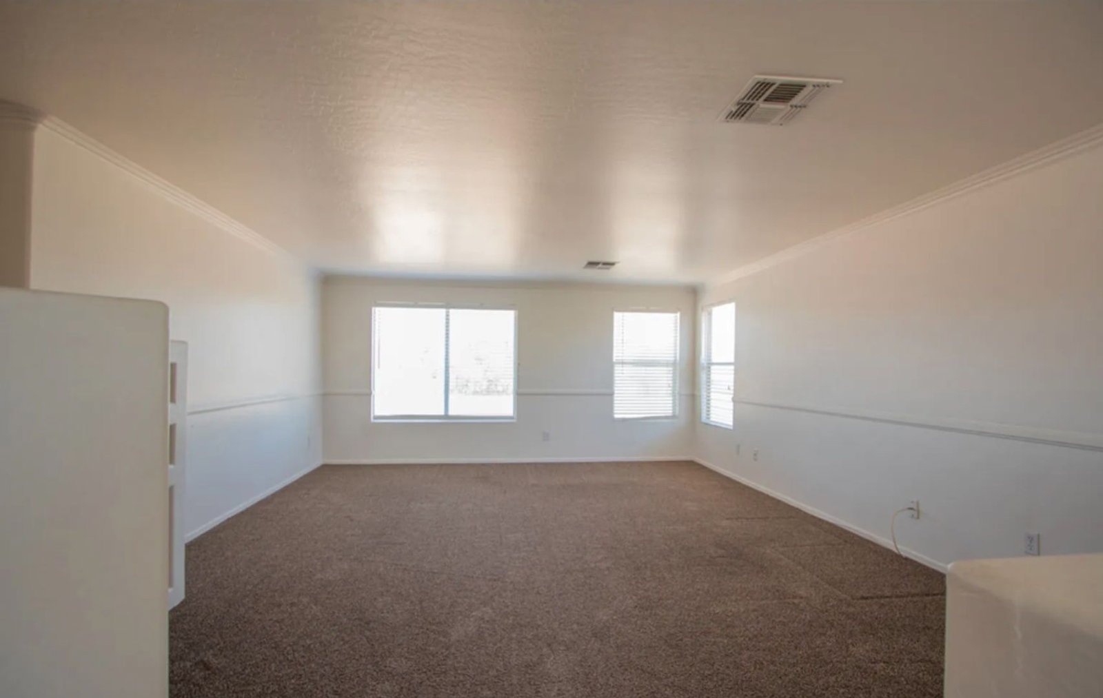 Spacious 4/2 split-level home Ready for an early May move in! property image