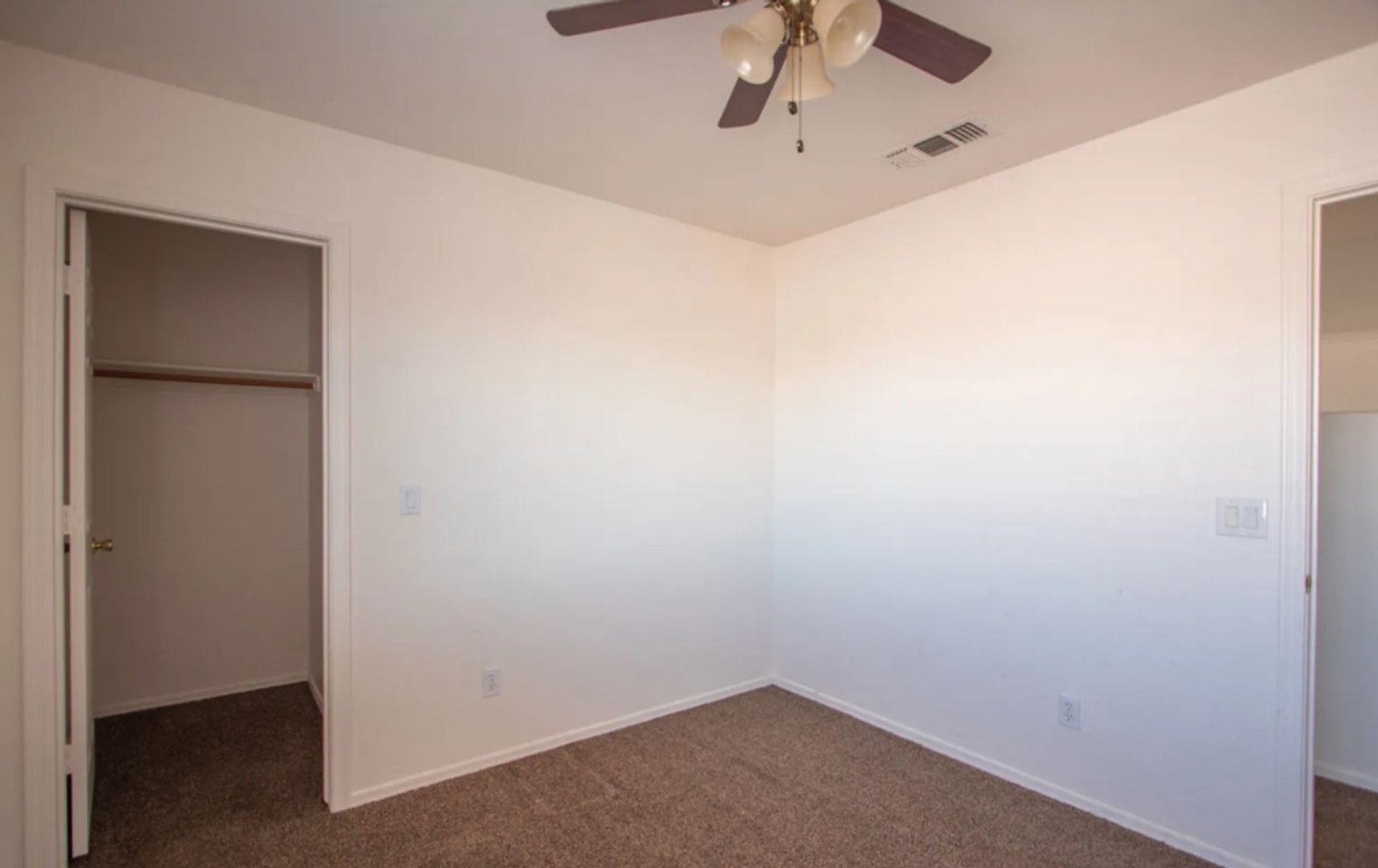 Spacious 4/2 split-level home Ready for an early May move in! property image