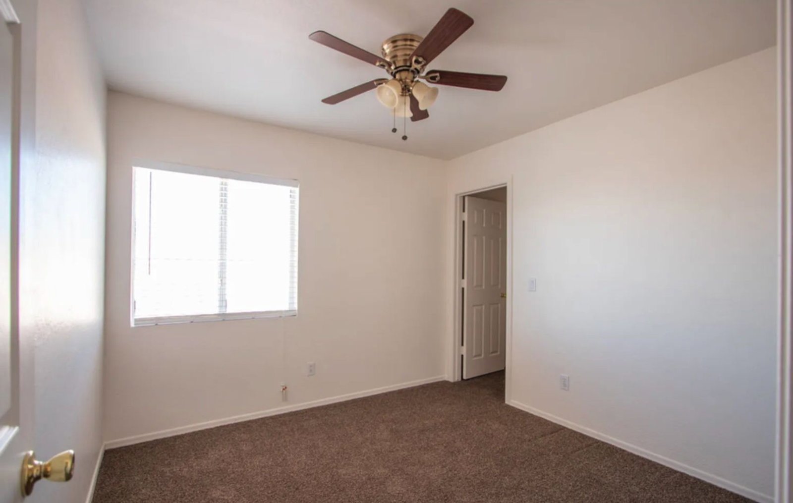 Spacious 4/2 split-level home Ready for an early May move in! property image