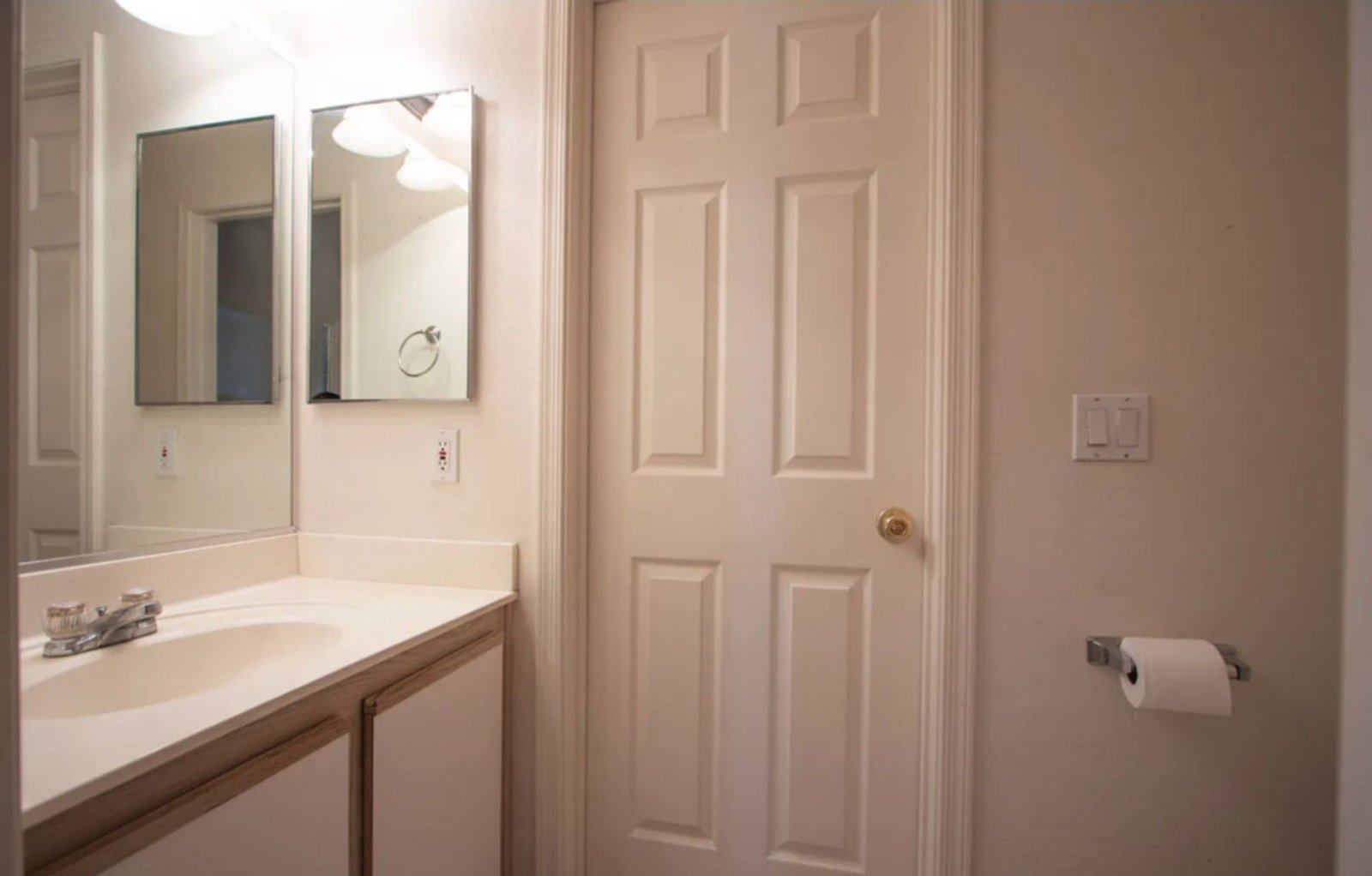 Spacious 4/2 split-level home Ready for an early May move in! property image