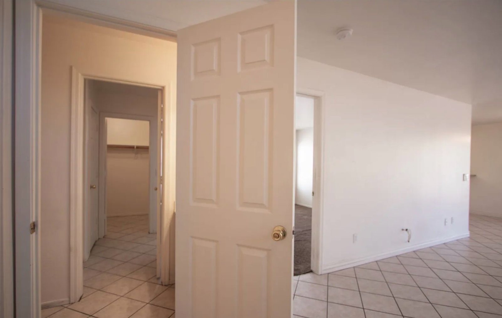 Spacious 4/2 split-level home Ready for an early May move in! property image
