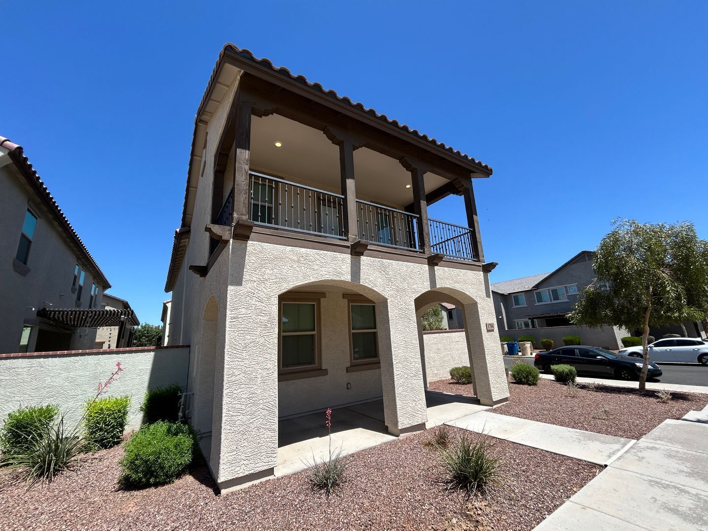 Beautiful Home in Verrado Marketside (3 bedrooms+loft / 2.5 baths) ready for early June move-in property image