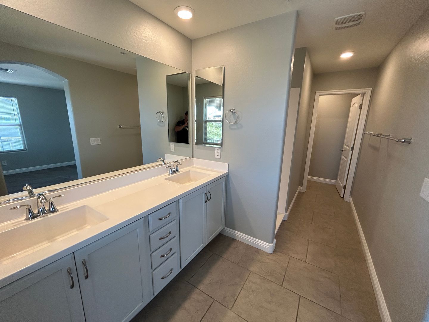 Beautiful Home in Verrado Marketside (3 bedrooms+loft / 2.5 baths) ready for early June move-in property image