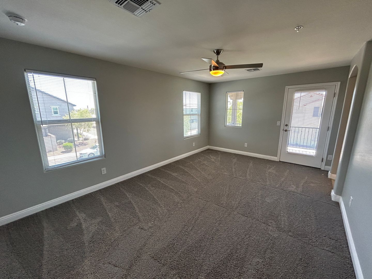 Beautiful Home in Verrado Marketside (3 bedrooms+loft / 2.5 baths) ready for early June move-in property image