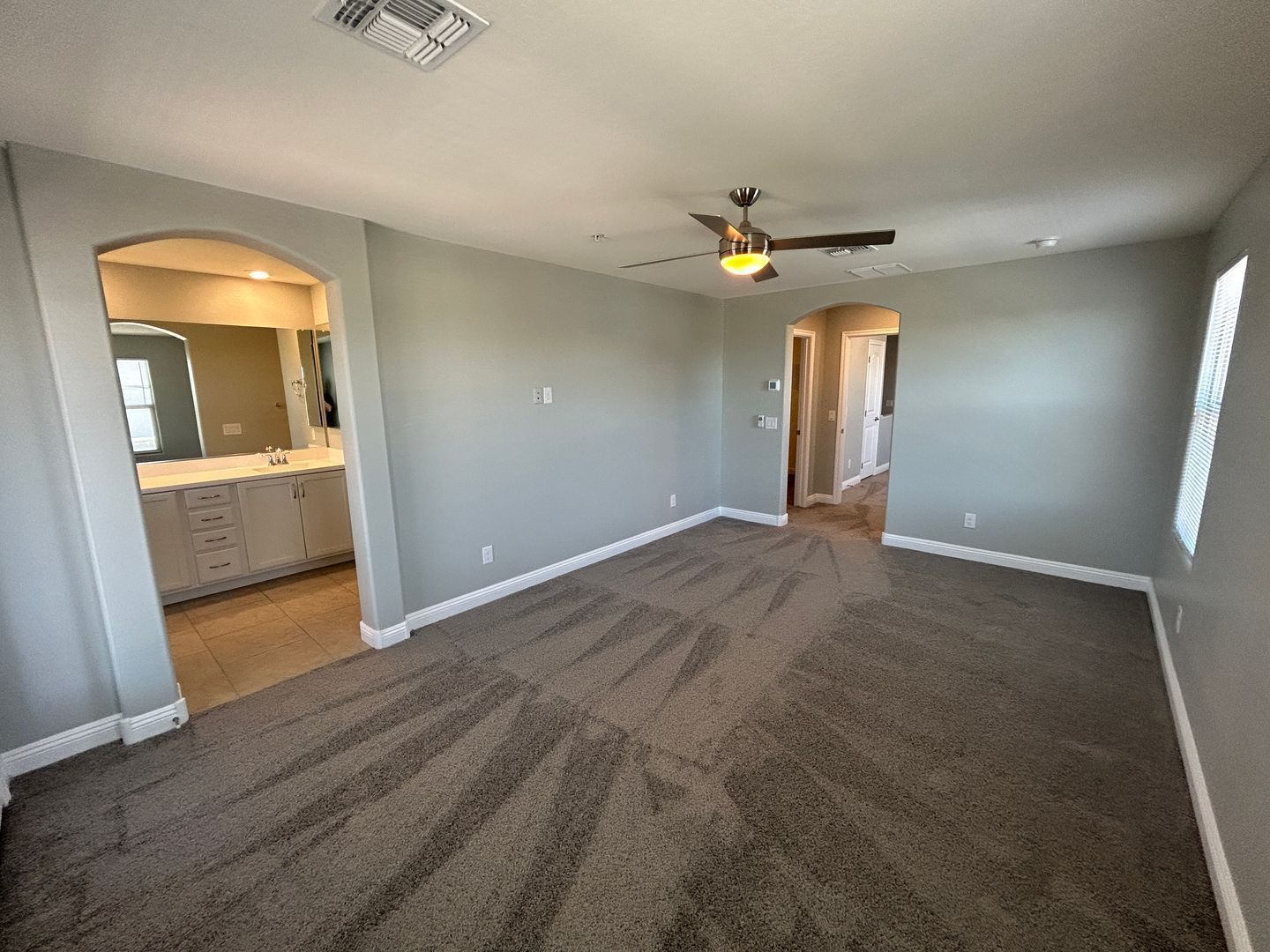 Beautiful Home in Verrado Marketside (3 bedrooms+loft / 2.5 baths) ready for early June move-in property image