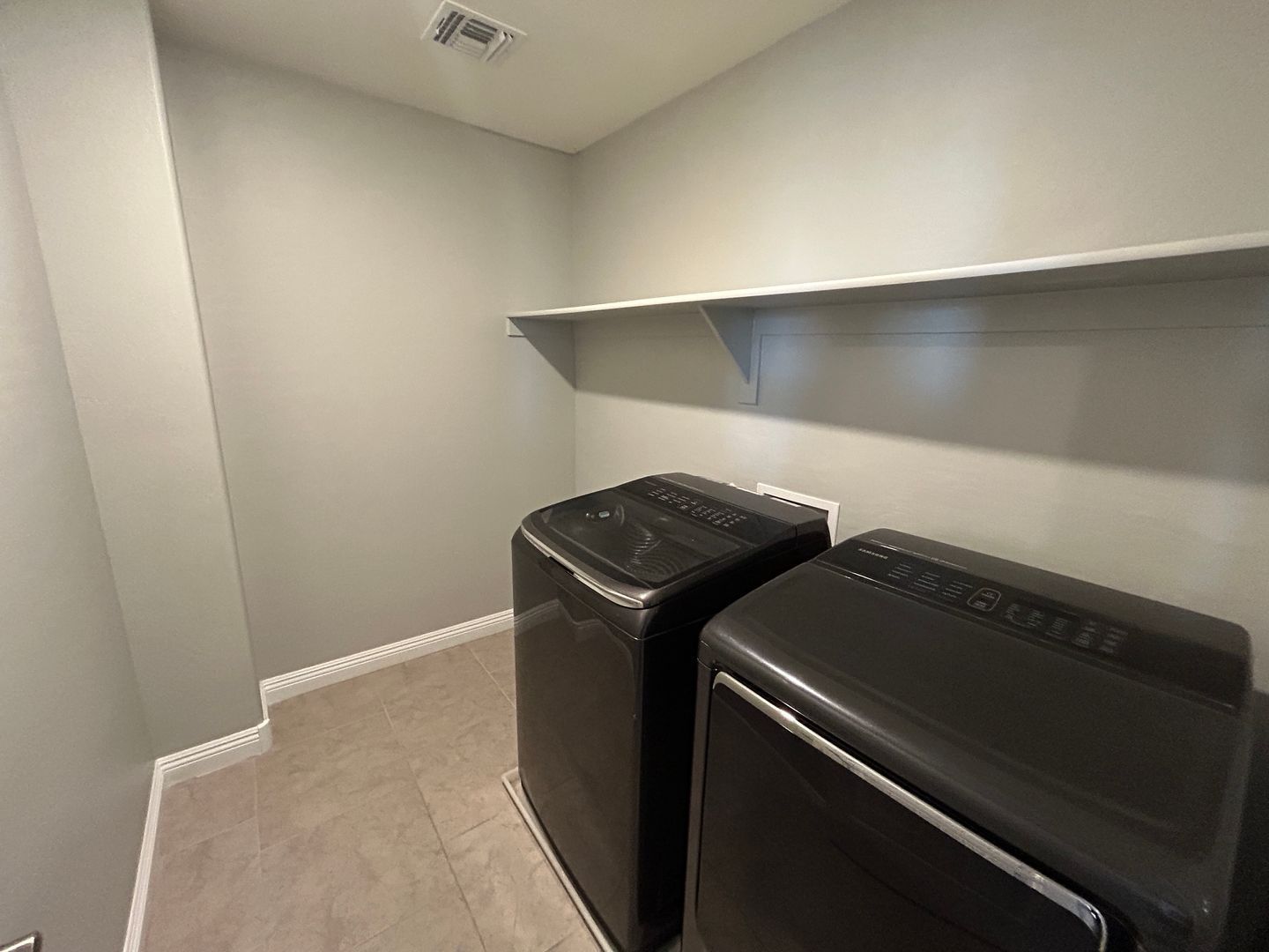 Beautiful Home in Verrado Marketside (3 bedrooms+loft / 2.5 baths) ready for early June move-in property image