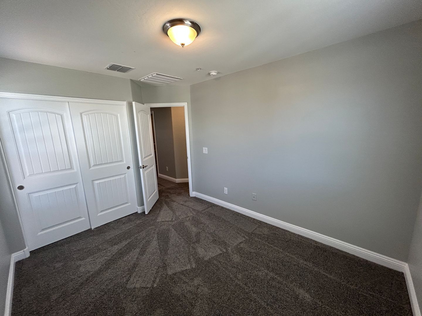 Beautiful Home in Verrado Marketside (3 bedrooms+loft / 2.5 baths) ready for early June move-in property image