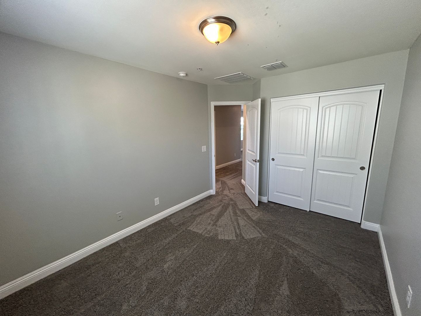 Beautiful Home in Verrado Marketside (3 bedrooms+loft / 2.5 baths) ready for early June move-in property image