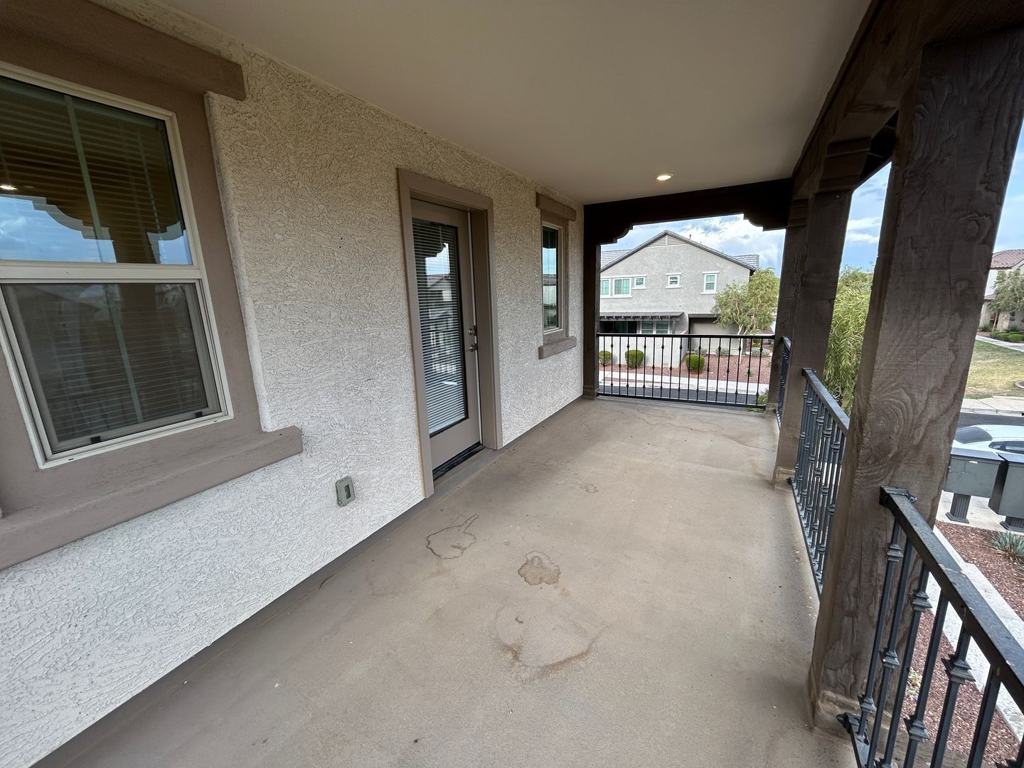 Beautiful Home in Verrado Marketside (3 bedrooms+loft / 2.5 baths) ready for early June move-in property image