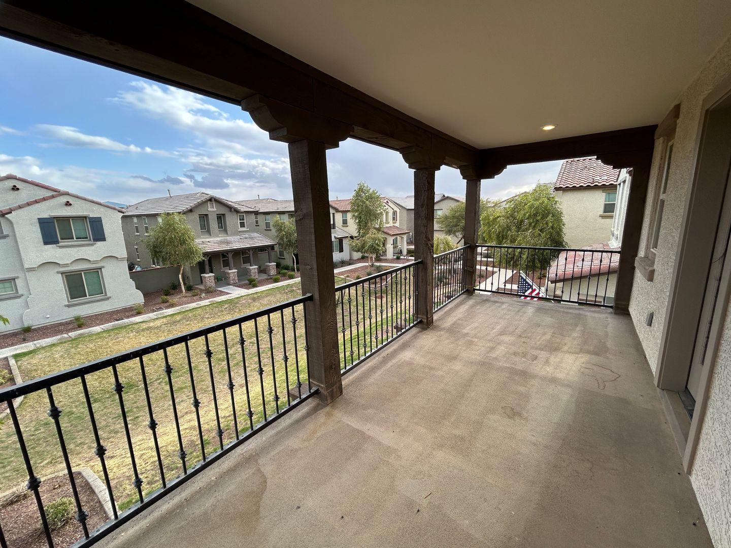 Beautiful Home in Verrado Marketside (3 bedrooms+loft / 2.5 baths) ready for early June move-in property image