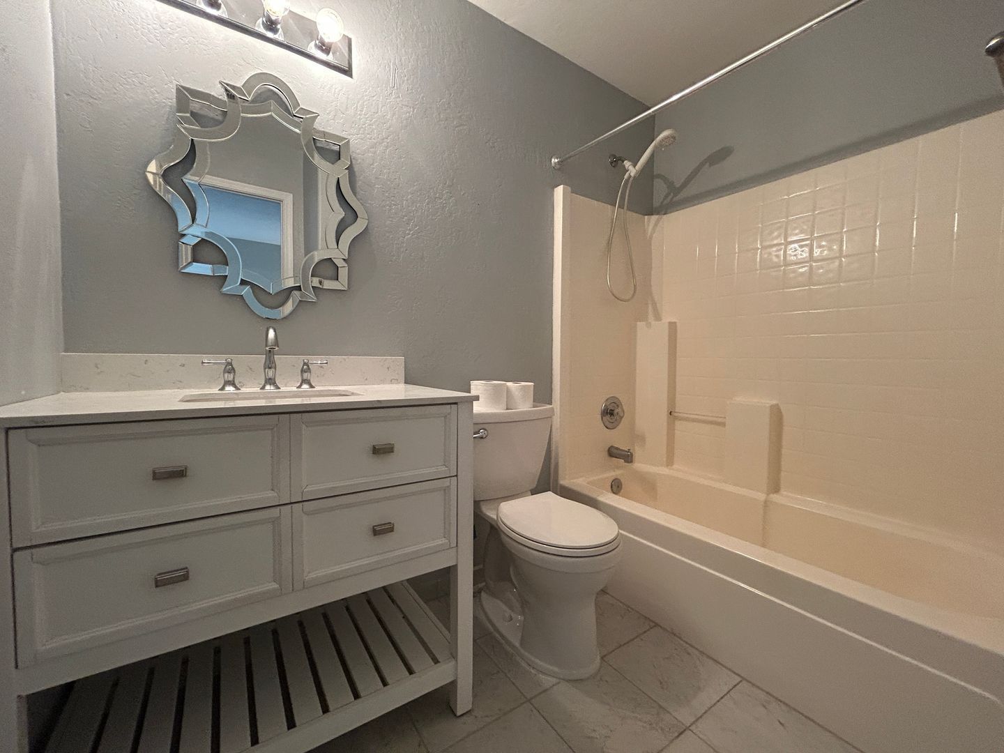 LOCATION LOCATION!! - Fantastic 3 bedroom / 2.5 bathroom PLUS DEN in Tatum Ranch ready for immediate move-in property image