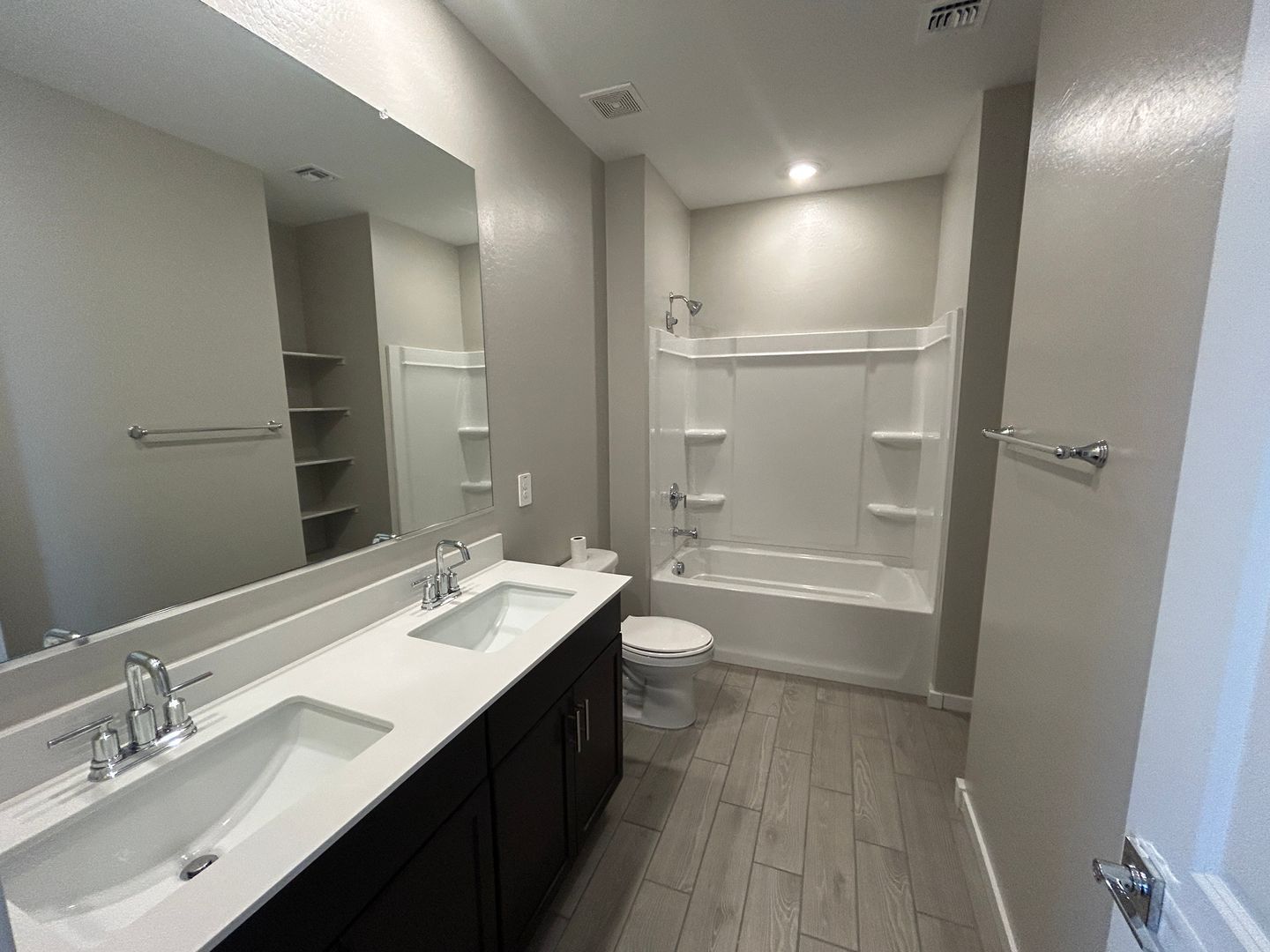 4 bedrooms (plus den), 3 bathrooms in a gated community (Enclave at Olive) ready for immediate move-in property image