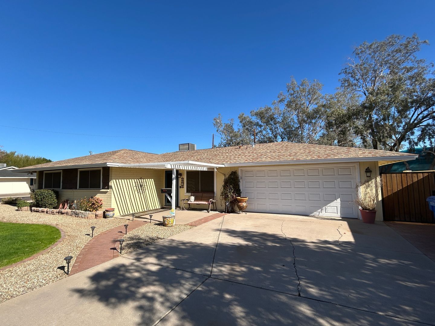 Nicely updated 3 bedroom/2 bathroom home in central Phoenix ready for early May move-in property image