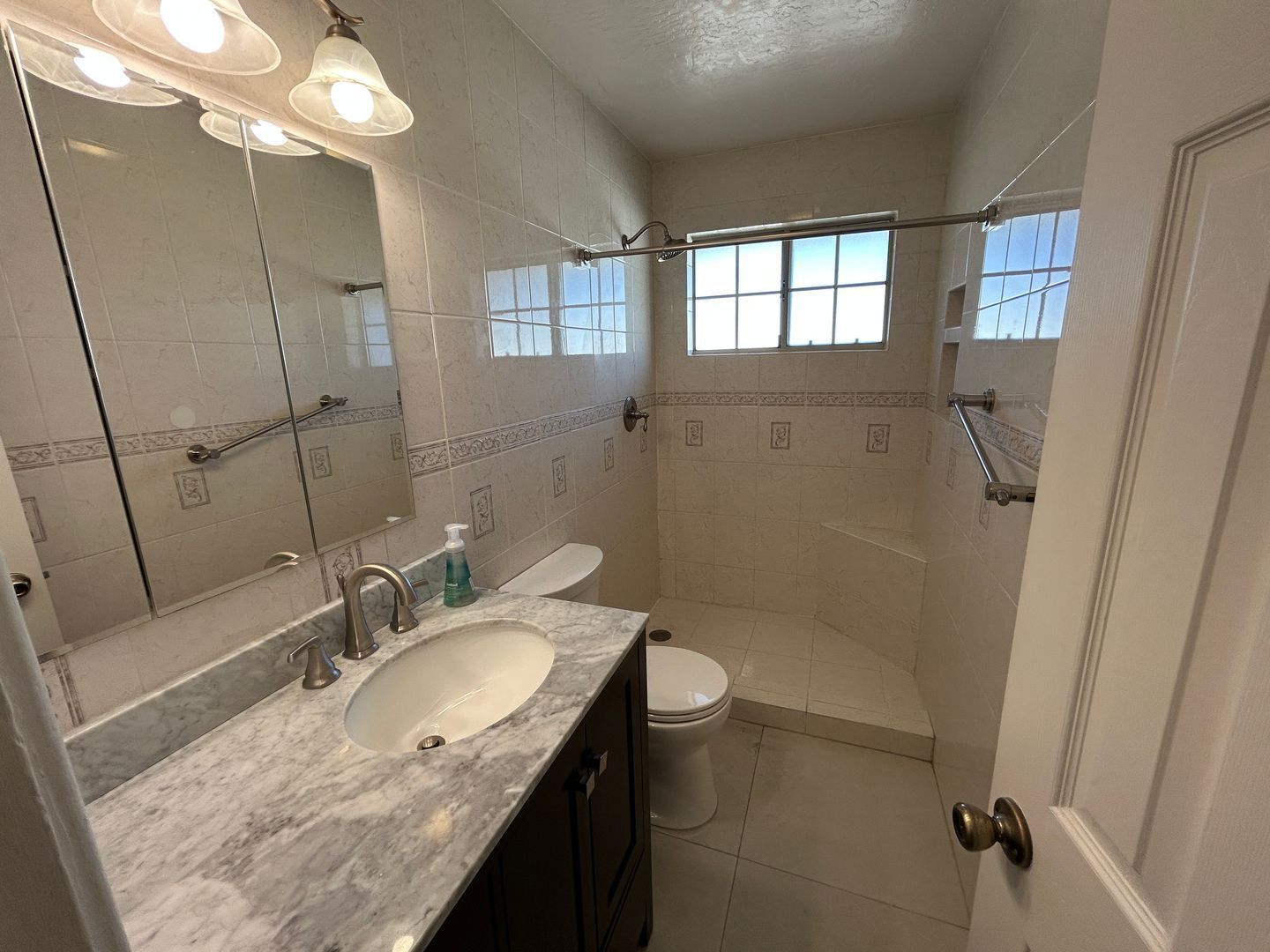 Nicely updated 3 bedroom/2 bathroom home in central Phoenix ready for early May move-in property image