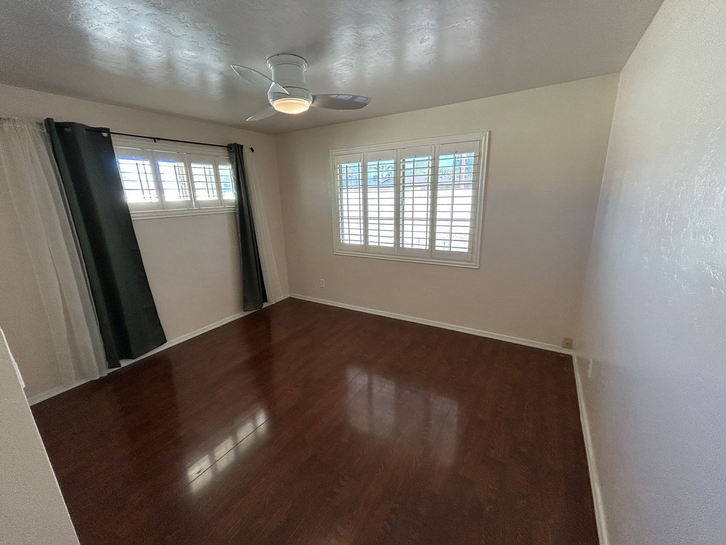 Nicely updated 3 bedroom/2 bathroom home in central Phoenix ready for early May move-in property image