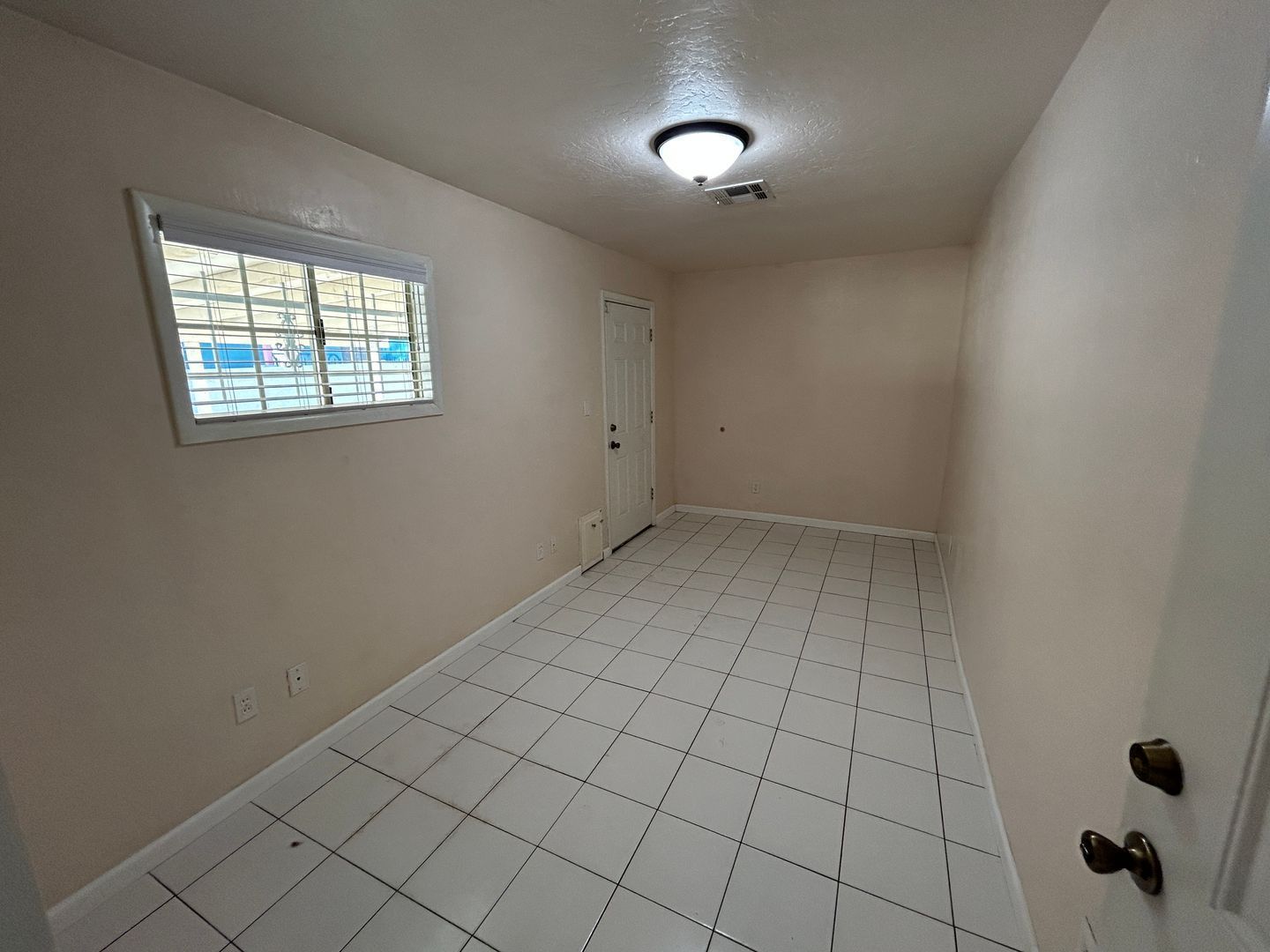 Nicely updated 3 bedroom/2 bathroom home in central Phoenix ready for early May move-in property image
