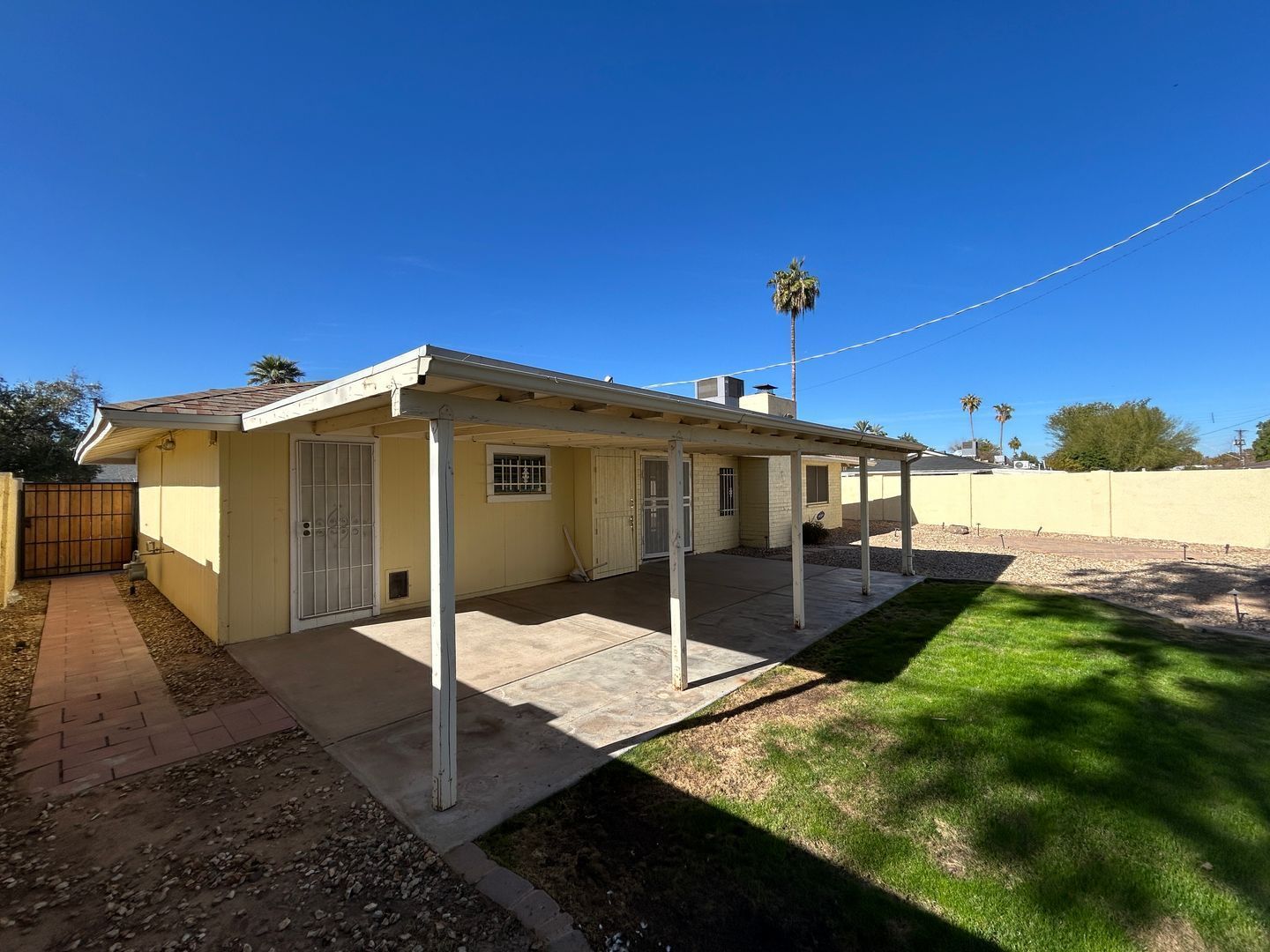 Nicely updated 3 bedroom/2 bathroom home in central Phoenix ready for early May move-in property image