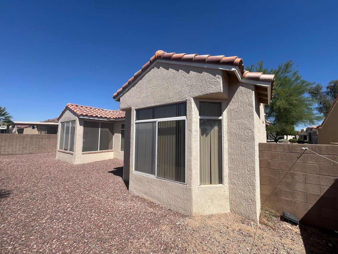 Nicely updated 2 bedroom / 2 bathroom home in Sun City West (age restricted community) ready for immediate move-in !! property image