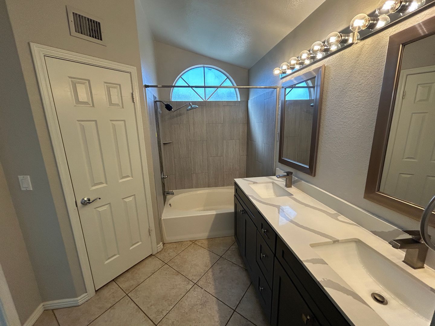Beautiful 3 bedroom / 3 Bath with a Pool- Available Now!! property image