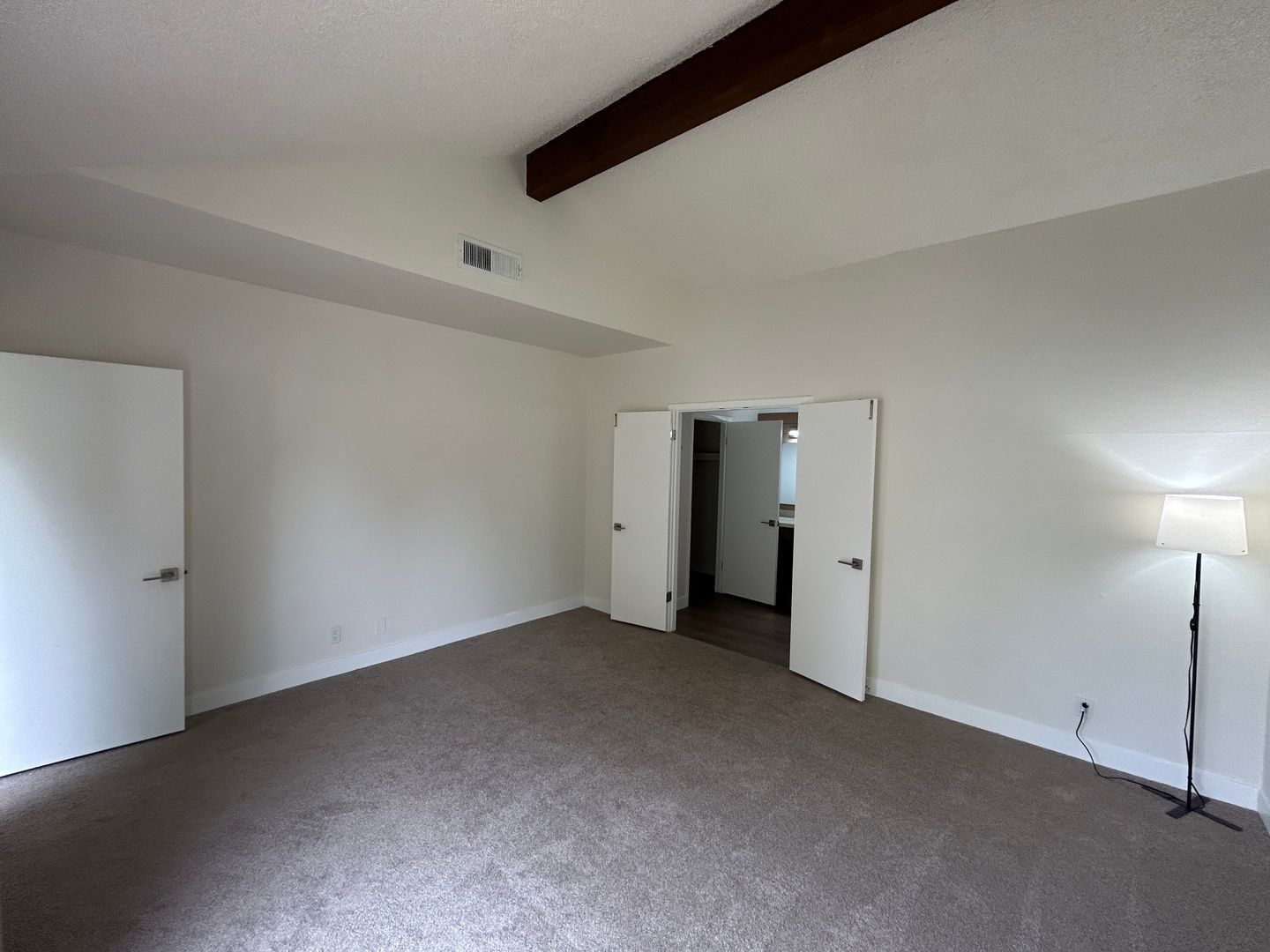 REMODELED HIDDEN GEM in north Phoenix ready for immediate move-in property image