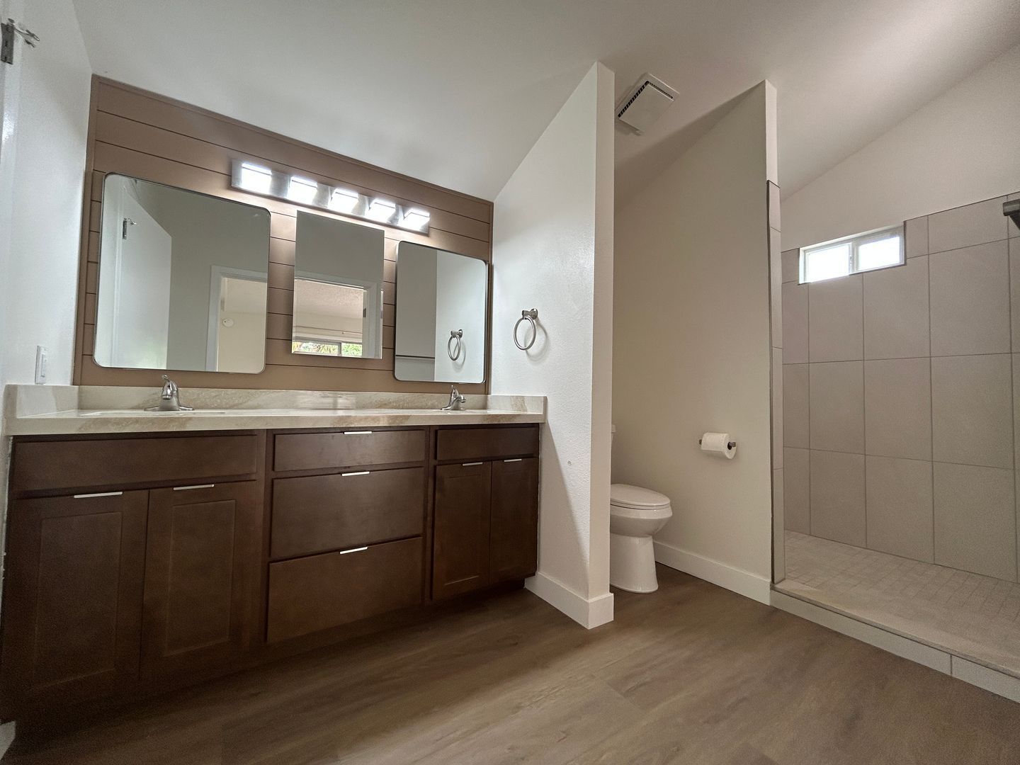 REMODELED HIDDEN GEM in north Phoenix ready for immediate move-in property image