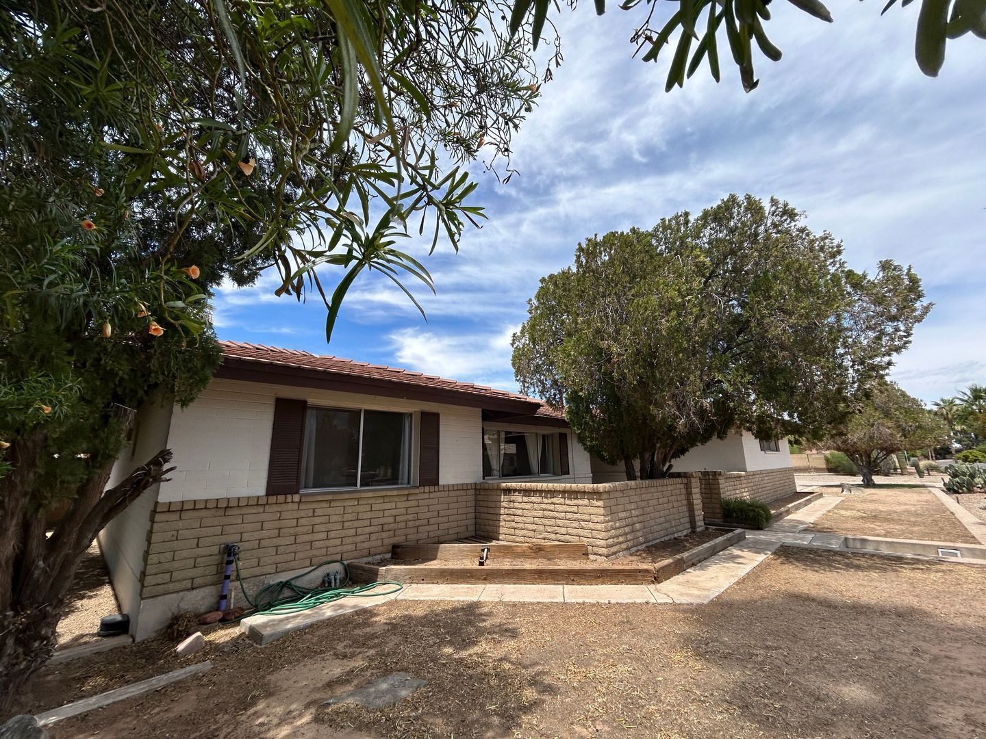 Old Litchfield Park Home (4 bedrooms/2 bathrooms) on a HUGE LOT (14,982 sf) ready for immediate move-in property image